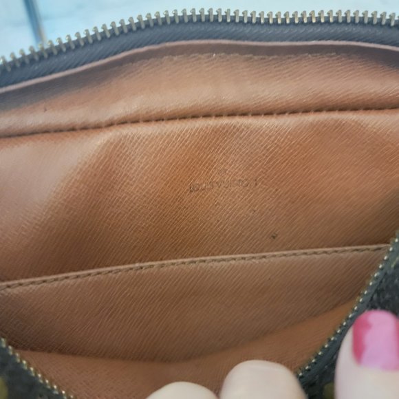 ❌❌ SOLD ❌❌  Louis Vuitton Compeign 28 - converted to crossbody - Picture 3 of 15